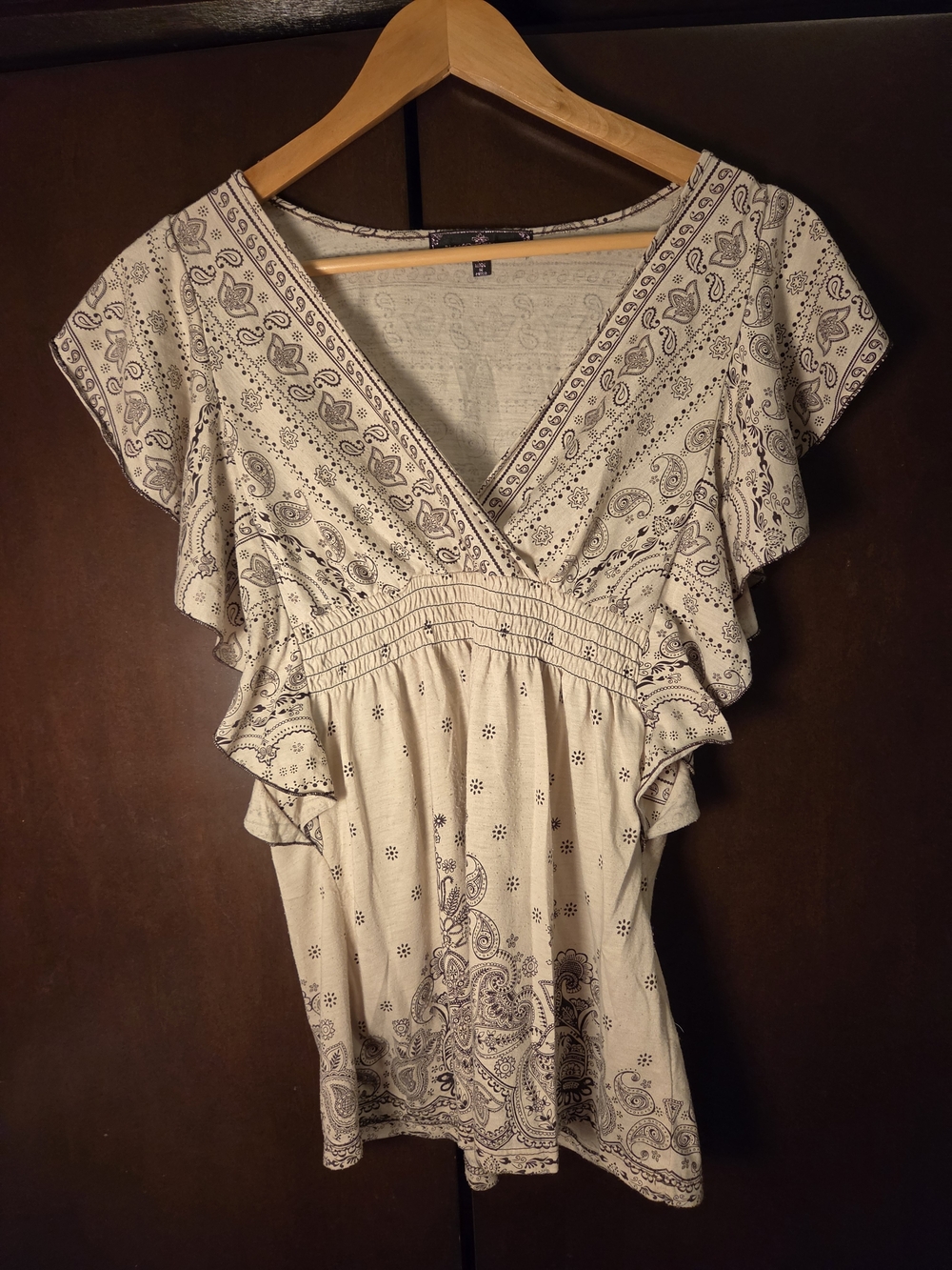 Almost Famous Cream V-Neck Paisley Flutter Sleeve Tunic Women Size Medium Junior